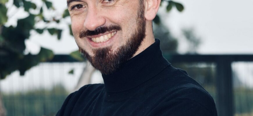 La pedagogía matemática como motor de cambio: entrevista a Andrés Niemann, docente bilingüe de formación en la USACH